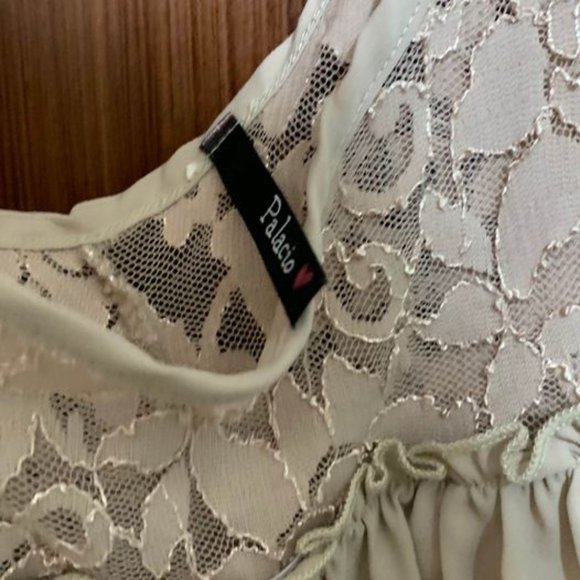 Women’s lace ruffle super cute top_ sz Medium - Picture 3 of 3